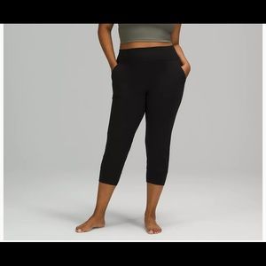 NWT LULULEMON. Align Cropped Joggers